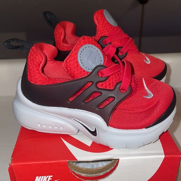 Nikes - Picture 3 of 6